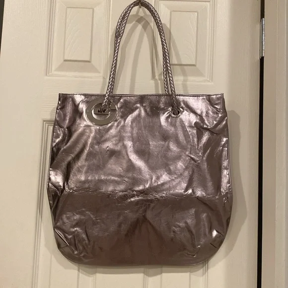 Elizabeth Grant Tote, Fully Lined in Silver with snap closure -NWOT - Picture 1 of 9